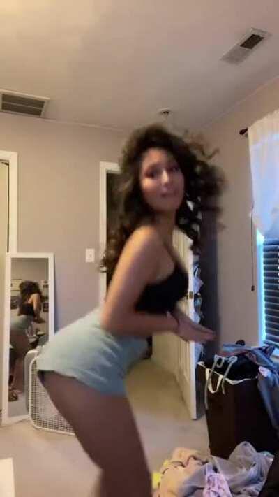 She has an of link in her bio now😳