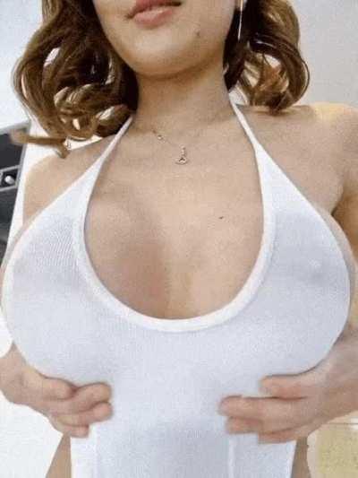 The way my fake tittays move