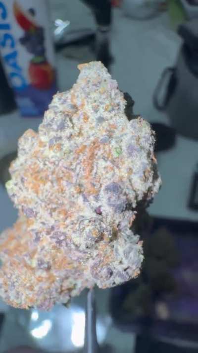 New pickup: Gliter Bomb 💣 -Compound Genetics + 1 gram joint