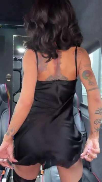 Anybody can feed me coi? Let’s jerk off to her. Kik @ jkaino7 or dm me