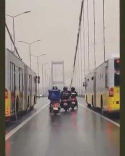 Busdrivers being good dudes