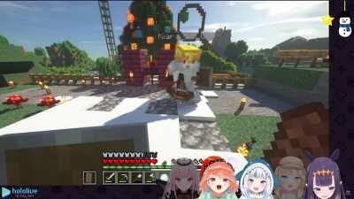 comedi-hen breaks tako