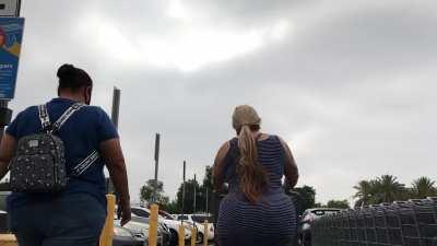 got her info, gotta convince her to let me be her personal recorder. Also that size difference is crazy