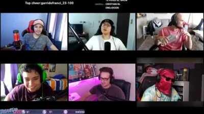 El Cristian le da la botella al pelao