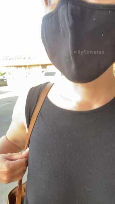 It is a good idea not to wear underwear coz it's hot outside. [GIF]