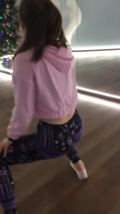 Twerk queen, Lexxuess LA babe petite