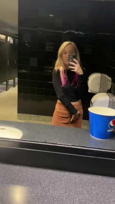 I told my date I was just running to get popcorn, little does he know I’m really taking nudes in the bathroom 🍿 [GIF]