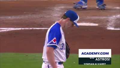 [Highlight] [Highlight] Yordan with another go ahead homer to put the Astros up 2-1 in the 6th!