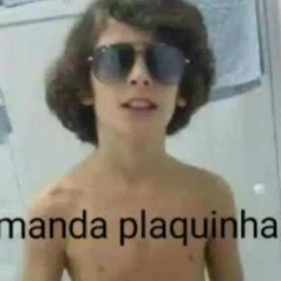 Alguém explica o pq dessa noia de plaquinha