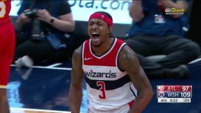[Highlight] Bradley Beal with the emphatic dunk to extend the Wizards lead