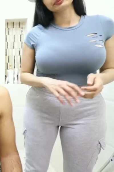 Those thighs move like a liquid 😆🤤