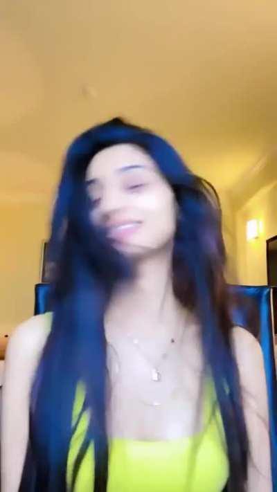 look at that flawless skin!! Payal gaming is such a tease with those huge tities and small cleavage 🤤🤤