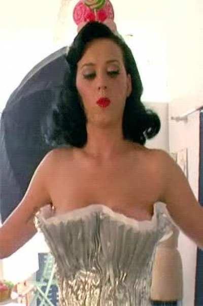 Just imagine Katy Perry’s heavy tits in my face 🤤👅👅 gets me so damn hard