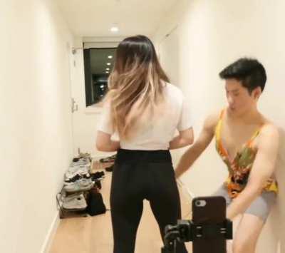 Henry’s going for Jeannie/potasticp