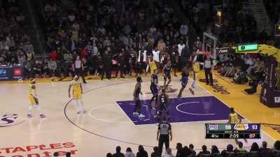 [Highlight] Westbrook goes with aggression and attacks the rim for the throw down