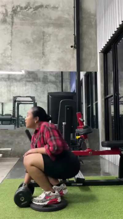 This Asian woman is immaculate. I wish she didn't switch up on us. 😮‍💨