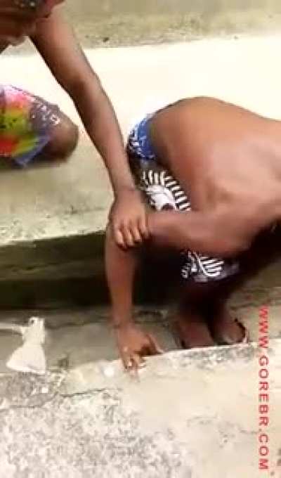 Só dois dedo tá safe