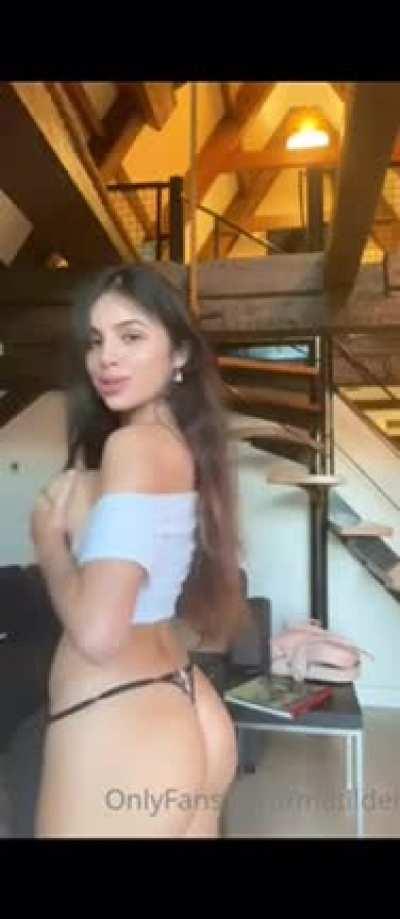 if this post and the recent one get 500 upvotes ill make a mega of her and post 2 times a day !