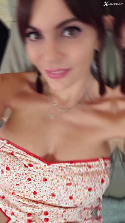 Amateur Camgirl High Heels Lingerie MILF Model Nylons Stockings Teasing Webcam GIF by xloveglamour