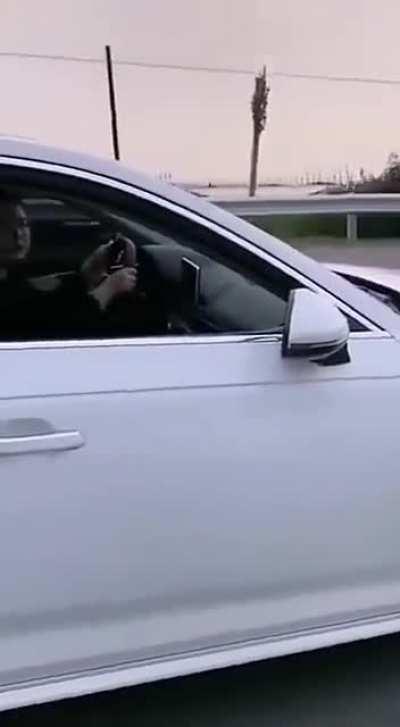 织女：今天遇到个小屌子，在高速上面别我车滴我喇叭性骚扰我，国家真应该给这些小屌子做结扎