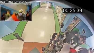This is a time-lapse of the 67 minutes Ulvade police sat in the hallway and listened to children getting slaughtered