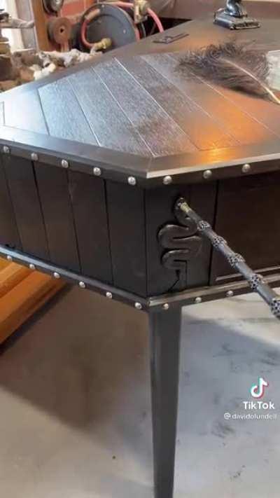 This amazing desk