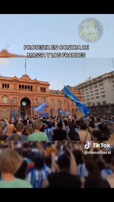 Al parecer hubo una protesta hoy