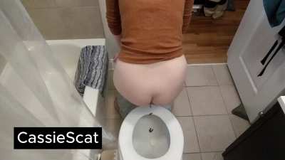 Desperate, MESSY Shit and Stinky Pre-Poop Farts [GIF]
