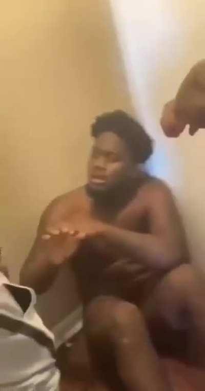 why y’all keep recording guys naked This some battymon shit they caught a scammer lacking