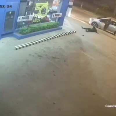 Man brutally beats down woman after she rejects his advances