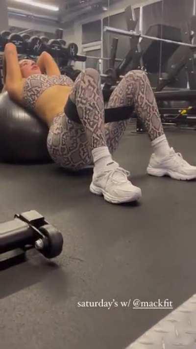 Thrusting while that ass hangs low