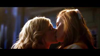 Samara Weaving and Bella Thorne's passionate kissing plot in The Babysitter (2017)