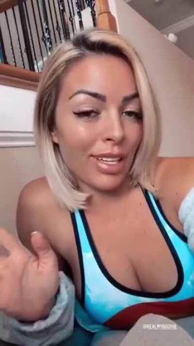 Mandy cleavage😍