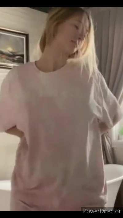 No bra! Everybody have the origin video? (Gold quality!)