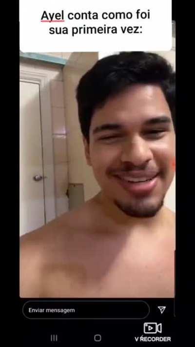 Nerdola contando como perdeu o cabaço