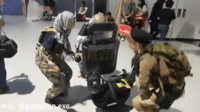 Tea Bug Cosplay (R6: Siege)