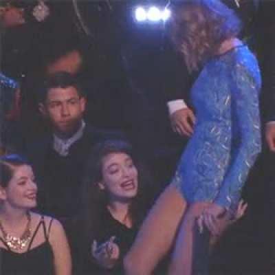 Everyone loves Tay's legs