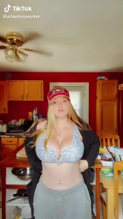 She might be the hottest girl on TikTok tbh