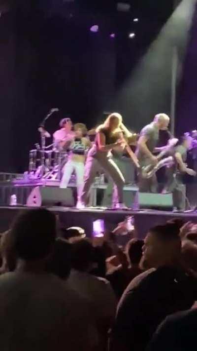 Интересно девки пляшут