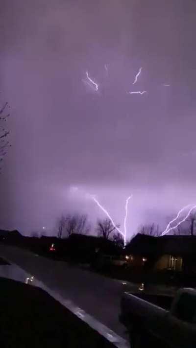 Kansas, USA, video showing the lightning go towards the sky