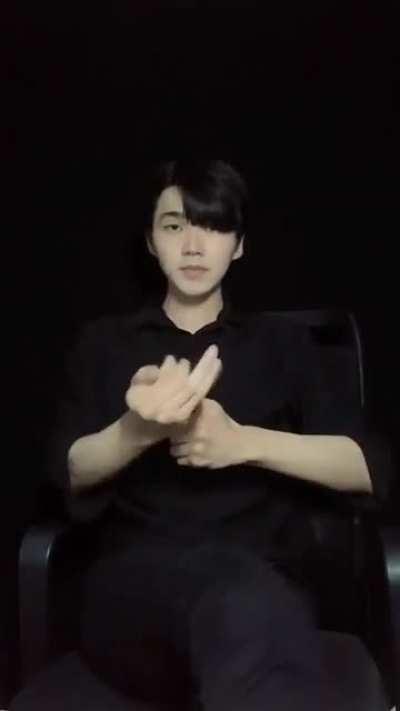 I need explanation for this. How the f is he doing that!?