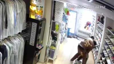 Attempted Robbery in Toronto (his friends left him 😭)