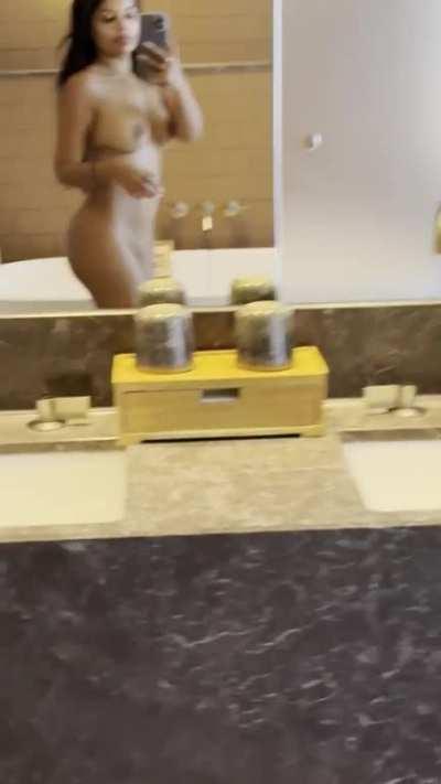 My bf called me fat… should I stay thick or lose weight? (F)