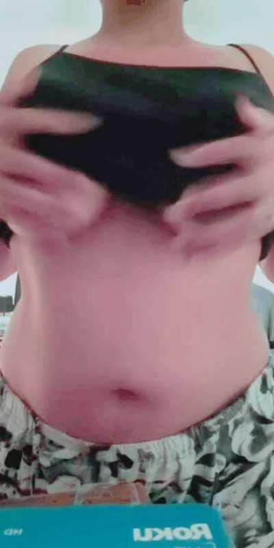 Wanna [f]eel how soft they are? 😘