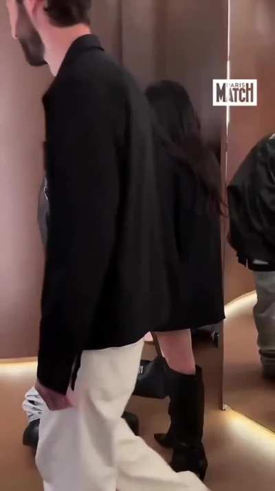 Justin Bieber Tweaking out at wife's pop up store