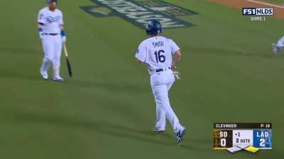 [Highlight] [Highlight] Max Muncy smacks an RBI single to make it 2-0 in the 1st