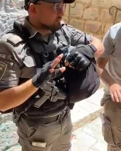 The child of the detainee, Jihad Qous, asks her father about her white toy, before his arrest by the occupation forces a little while ago in Jerusalem. طفلة المعتقل جهاد قوس تسأل والدها عن لعبتها البيضاء قبل اعتقاله من قبل قوات الاحتلال قبل قليل