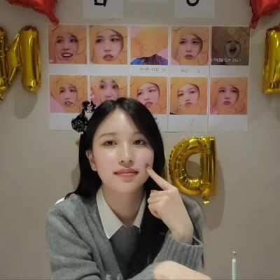 210324 - Mina is the cutest