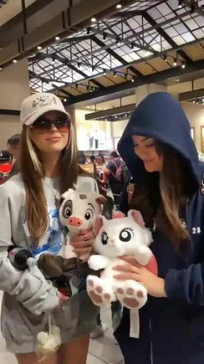 so freaking cute 😍