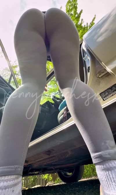 Let me clean your car babe 🥰